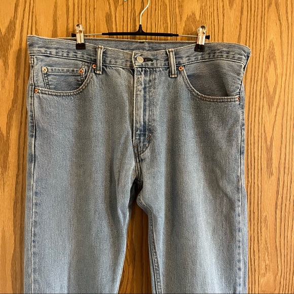 light wash levi jeans - Picture 3 of 4